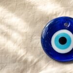 Olho Turco: O Que É Olho Turco: Significado, Cores e Como Usar. Pulseira e pingente de olho turco azul, amuleto de proteção